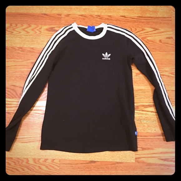 adidas Tops - Adidas long sleeve 👚